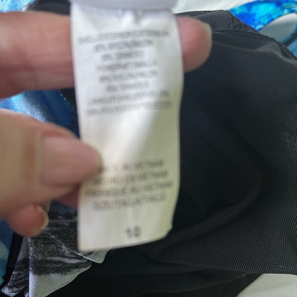 Longitude Women’s ‘Shades of Blue’ and Black One Piece Foam Cups Swimsuit Sz 10 - Picture 8 of 8